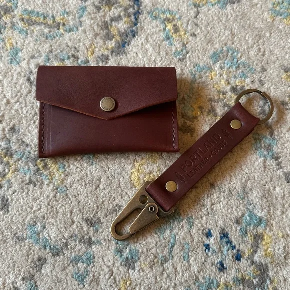 NEW 💙 PLG Cognac Mini Envelope Wallet & Large Keychain Bundle 💙 - Picture 3 of 12